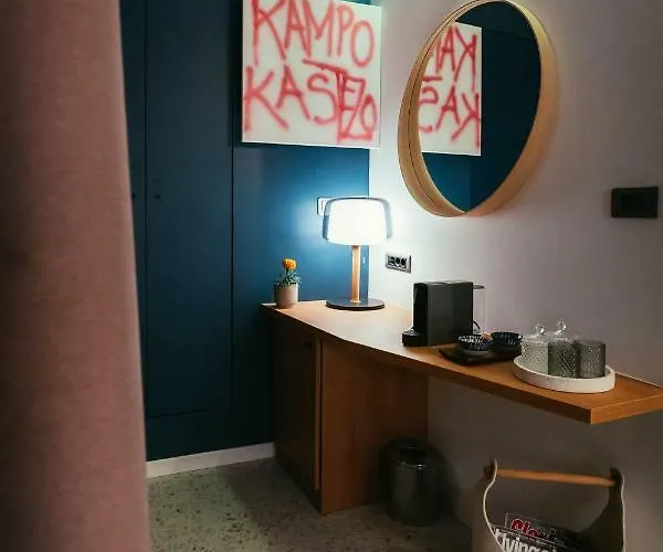 Em Kastelo アパート *