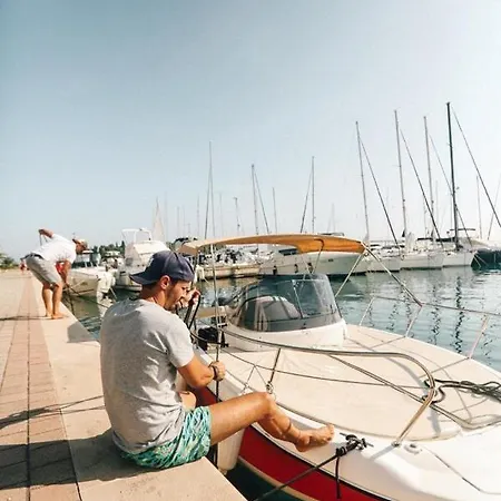 Apartment Em Kastelo *