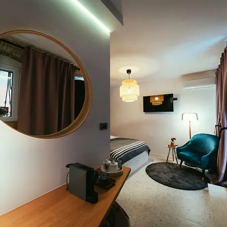 Em Kastelo * Задар